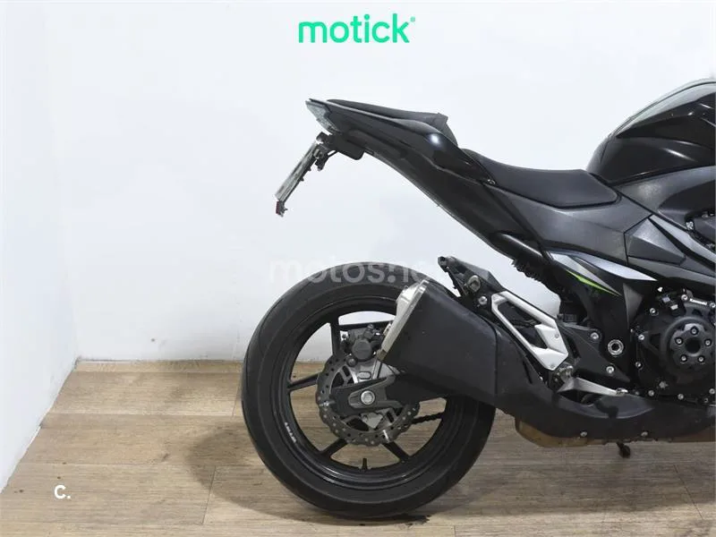 Kawasaki Z800 – Vista 3