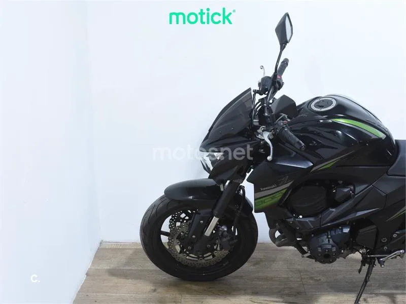 Kawasaki Z800 – Vista 8