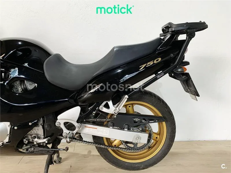 Suzuki GSX 750F – Vista 7