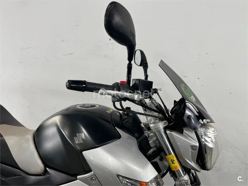 Suzuki GSR 600 – Vista 12