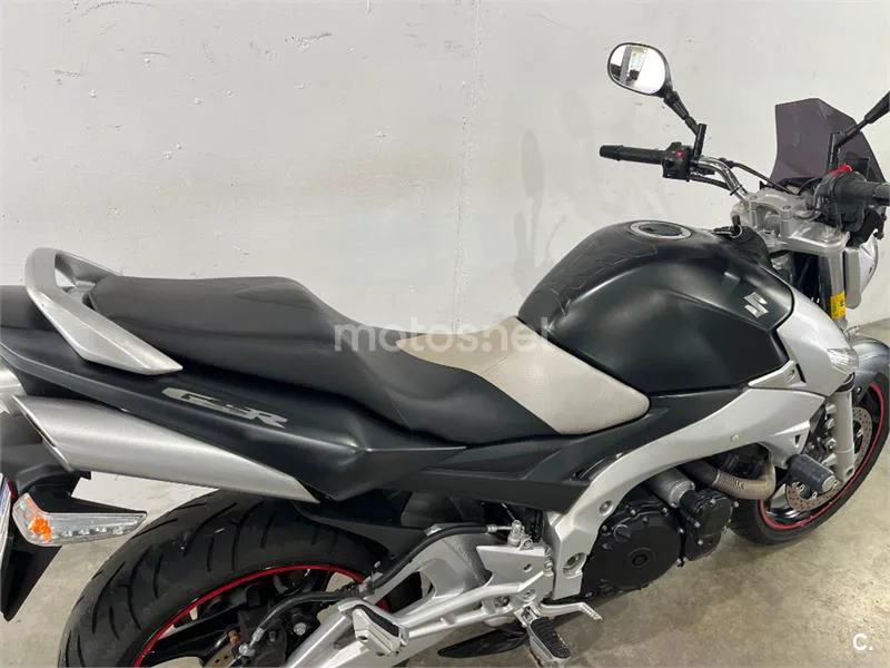 Suzuki GSR 600 – Vista 15