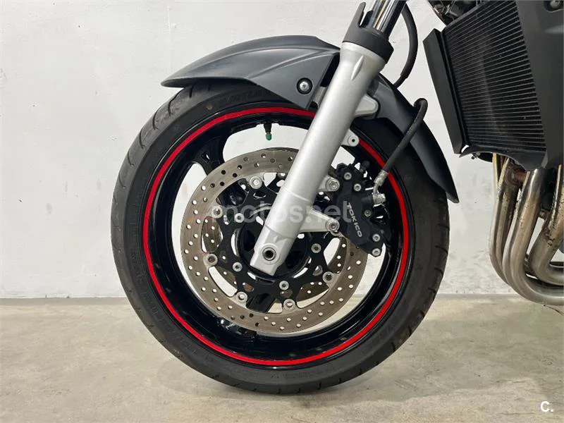 Suzuki GSR 600 – Vista 17