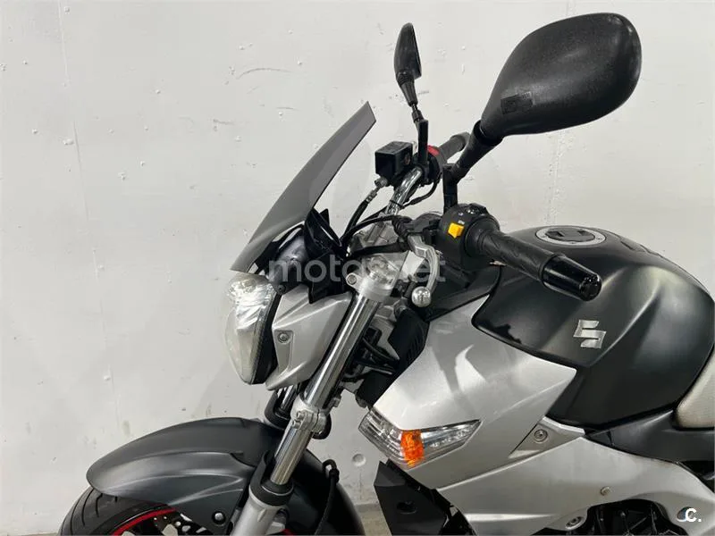 Suzuki GSR 600 – Vista 18