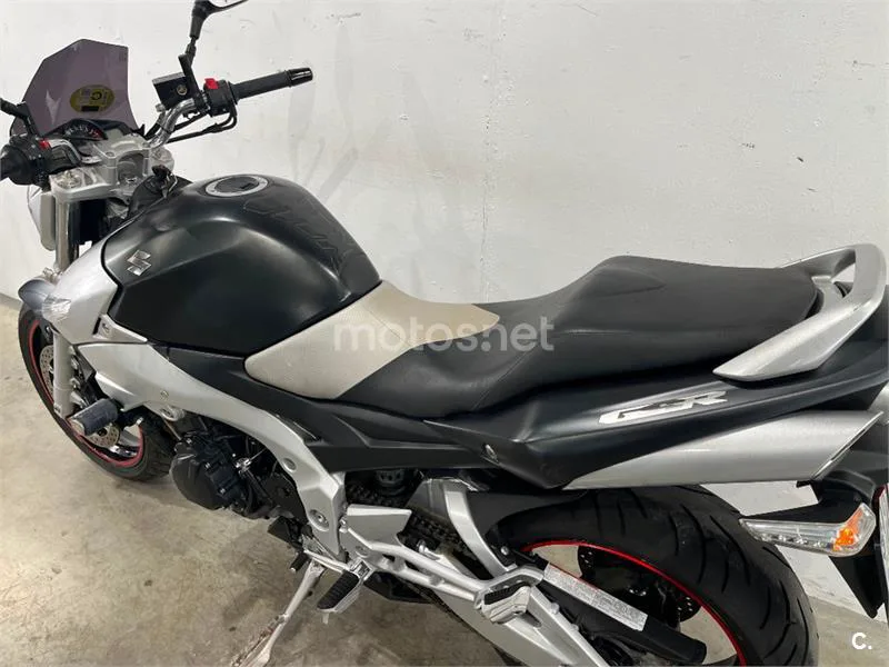 Suzuki GSR 600 – Vista 21