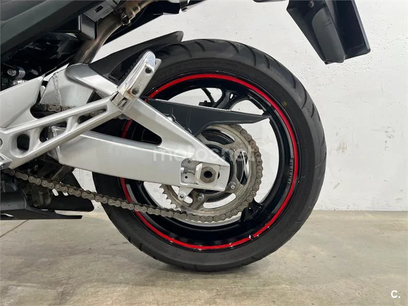 Suzuki GSR 600 – Vista 22
