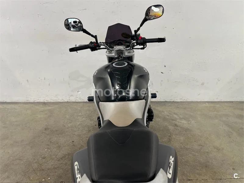 Suzuki GSR 600 – Vista 23