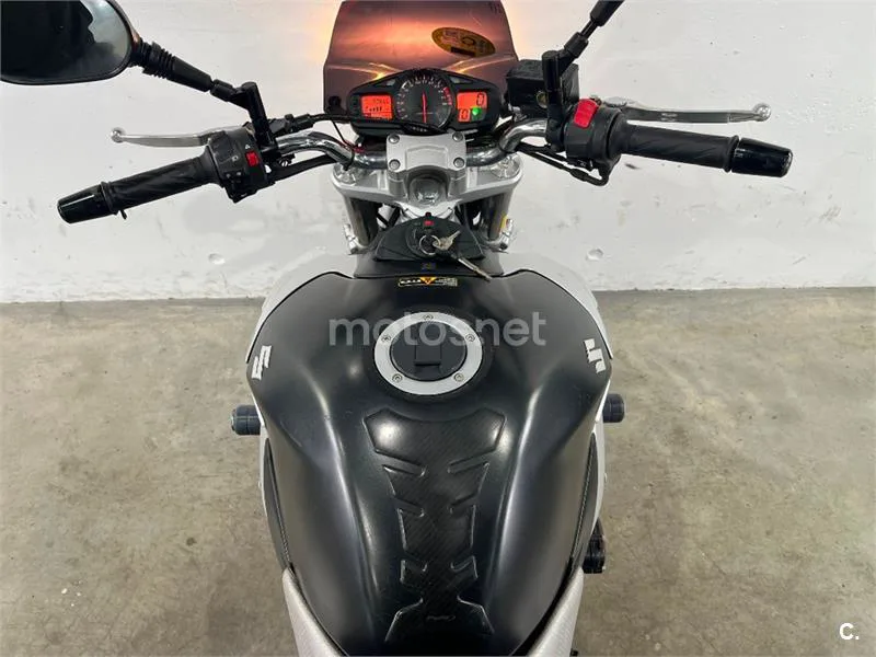 Suzuki GSR 600 – Vista 9