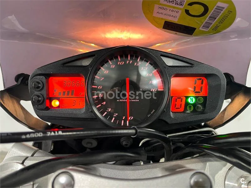 Suzuki GSR 600 – Vista 10