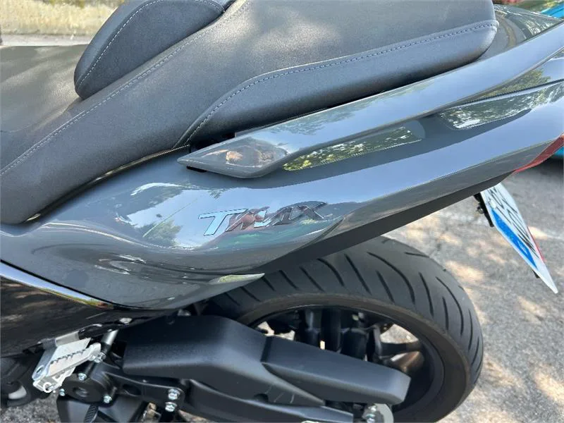 Yamaha TMAX – Vista 3