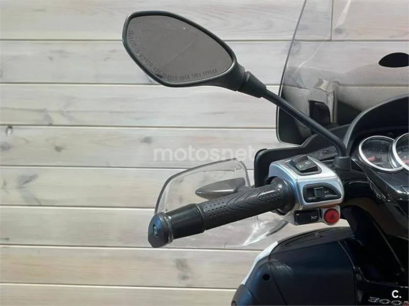 Piaggio MP3 – Vista 11