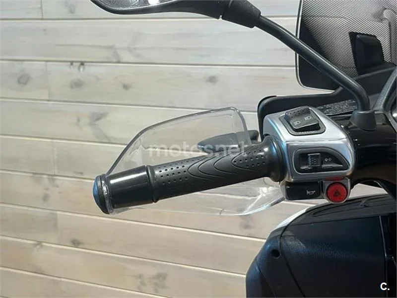 Piaggio MP3 – Vista 12
