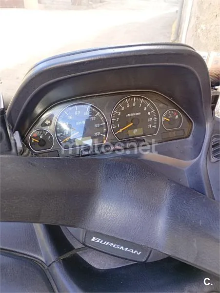 Suzuki Burgman 400 - Vista 9