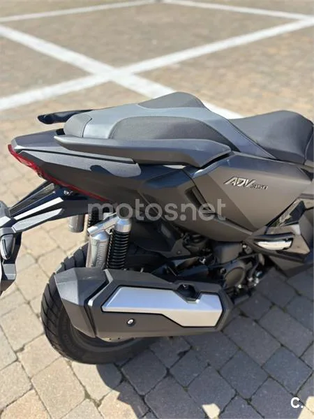 Honda ADV 350 – Vista 4