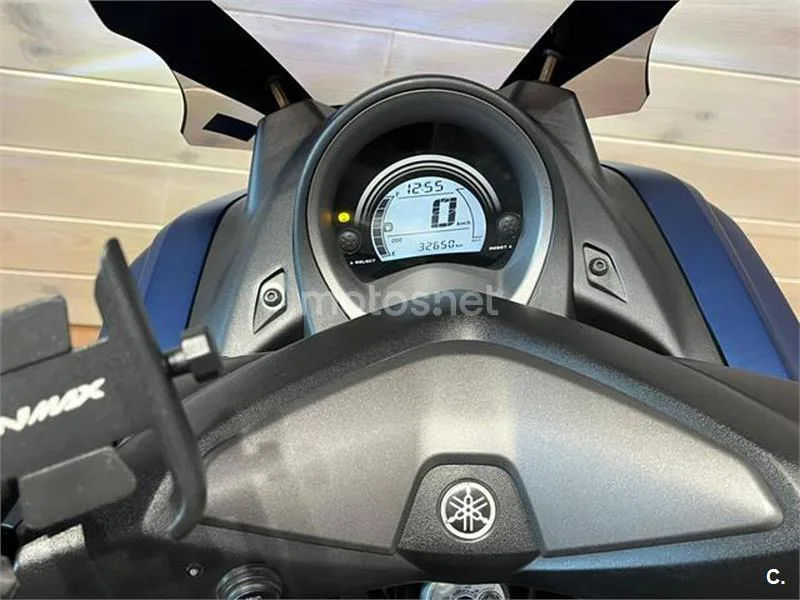Yamaha NMAX – Vista 13