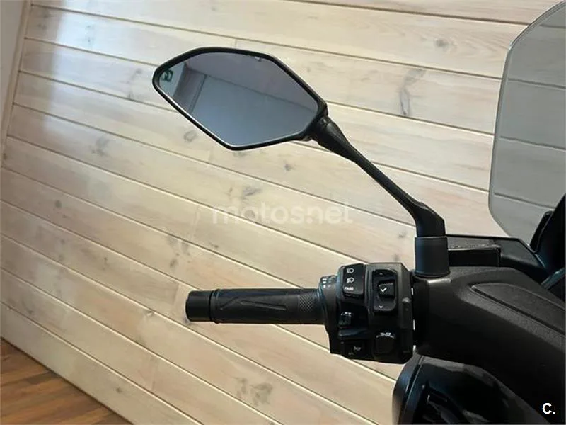 Yamaha XMAX 300 – Vista 11