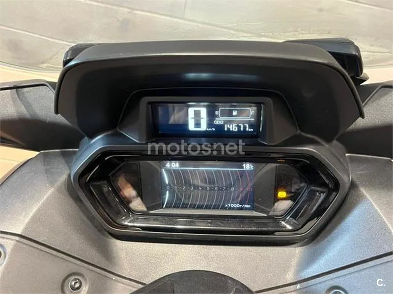Yamaha XMAX 300 – Vista 13