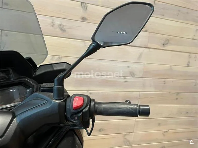 Yamaha XMAX 300 – Vista 15