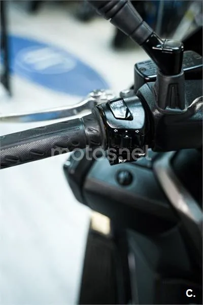 Kymco Grand Dink 300 – Vista 18