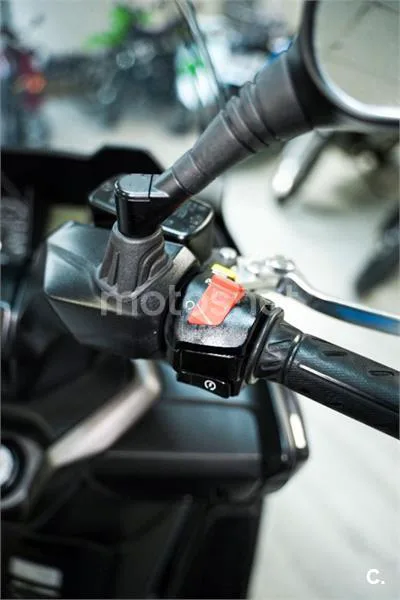 Kymco Grand Dink 300 – Vista 19