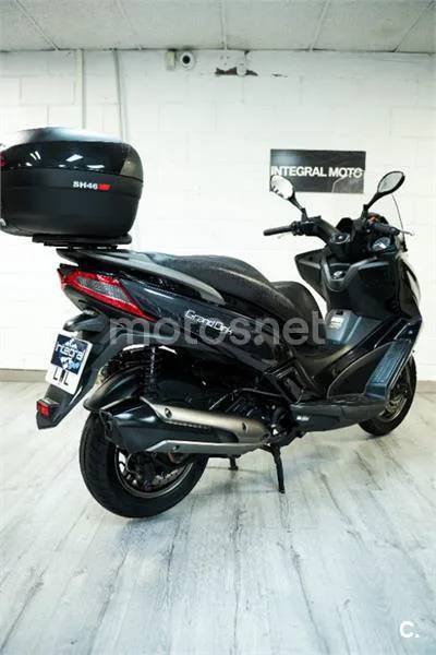 Kymco Grand Dink 300 – Vista 3