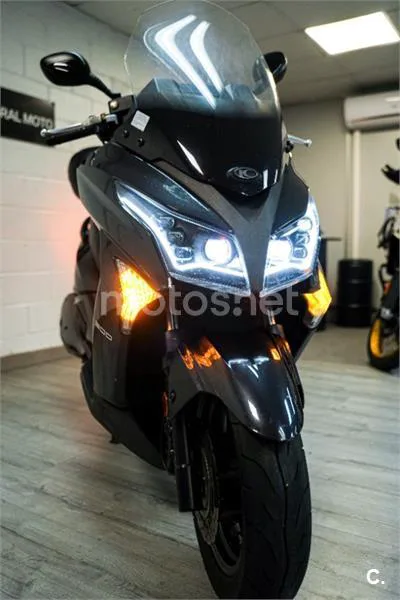 Kymco Grand Dink 300 – Vista 22