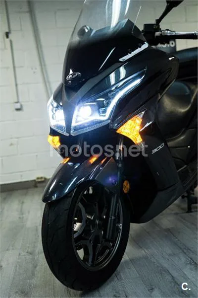Kymco Grand Dink 300 – Vista 23