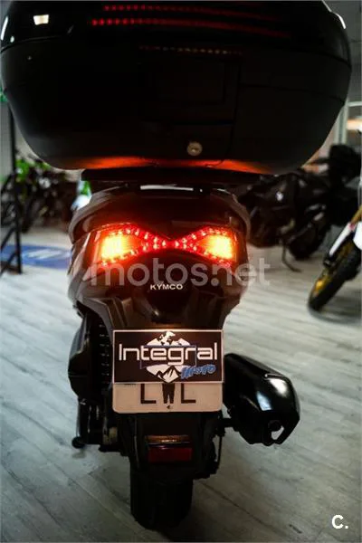 Kymco Grand Dink 300 – Vista 24