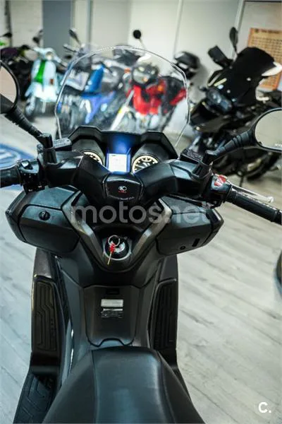 Kymco Grand Dink 300 – Vista 25