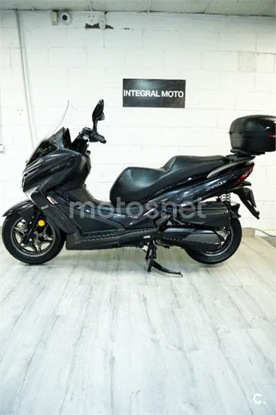 Kymco Grand Dink 300 – Vista 5