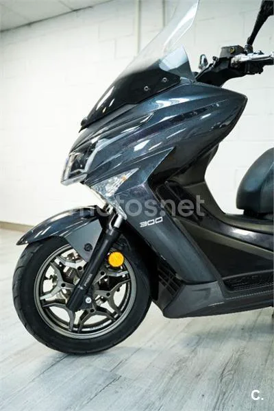 Kymco Grand Dink 300 – Vista 8