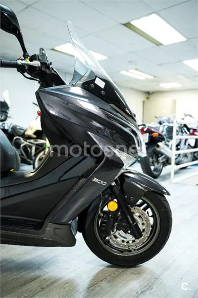 Kymco Grand Dink 300 – Vista 10