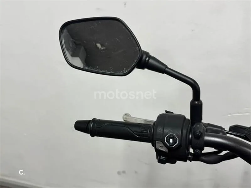 Honda CB 125 R – Vista 11