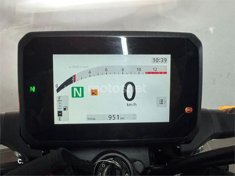 Honda CB 125 R – Vista 13