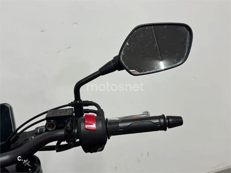 Honda CB 125 R – Vista 15