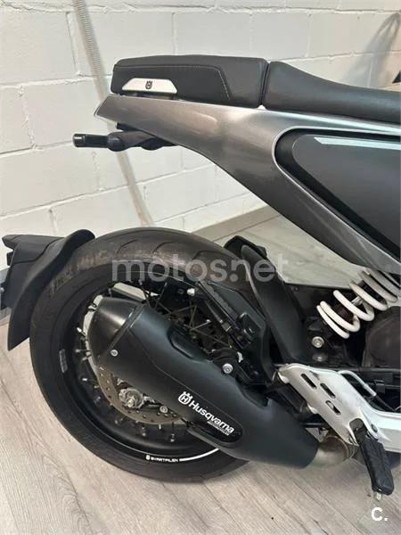 Husqvarna Svartpilen 125 – Vista 7