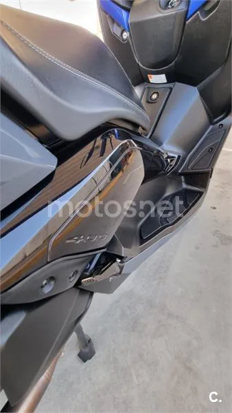 Yamaha XMAX 400 – Vista 13
