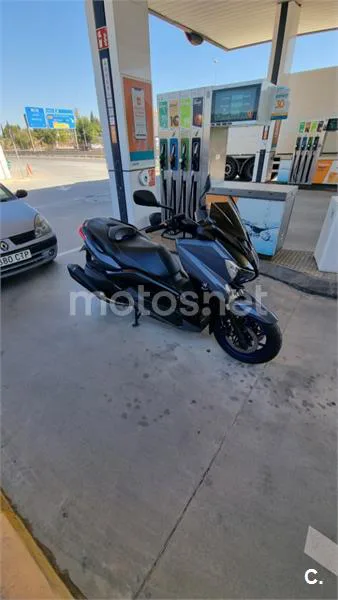 Yamaha XMAX 400 – Vista 7