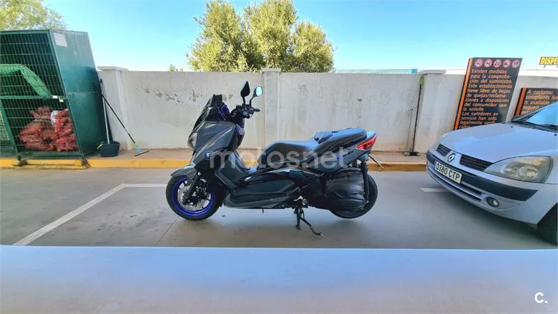 Yamaha XMAX 400 – Vista 10