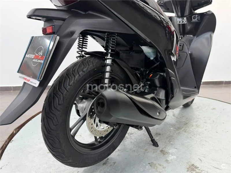 Honda SH 125i – Vista 8