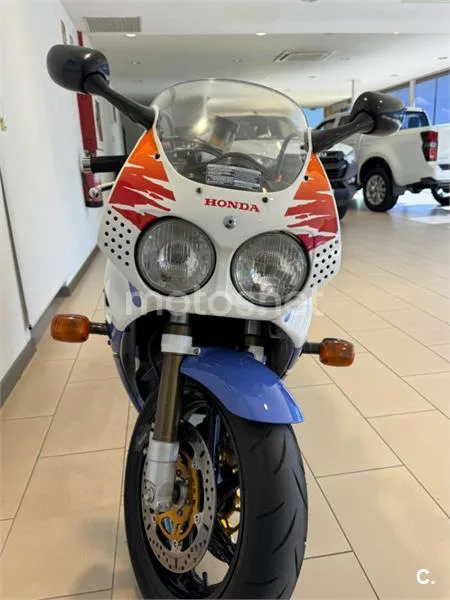Honda CBR 900 RR Fireblade – Vista 17
