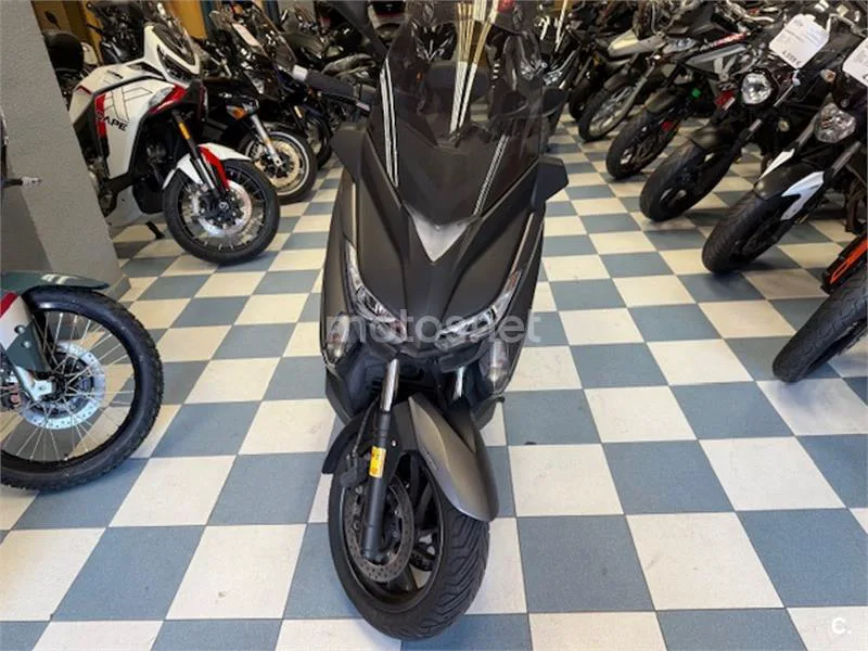 Yamaha XMAX 400 – Vista 12