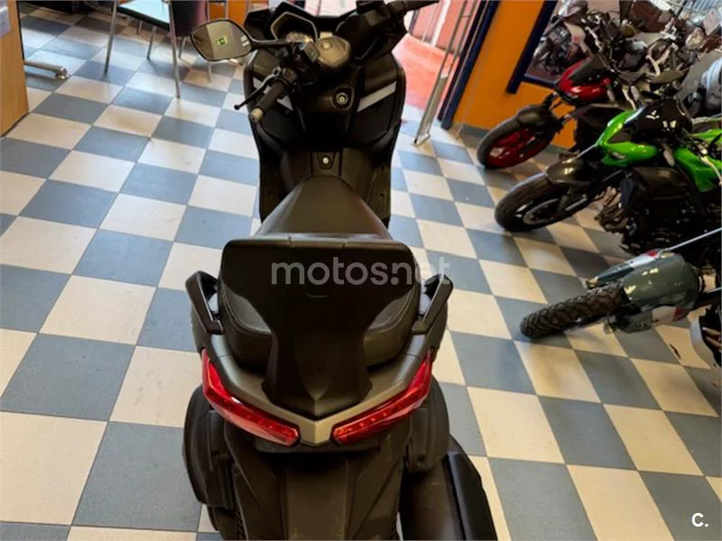 Yamaha XMAX 400 – Vista 15