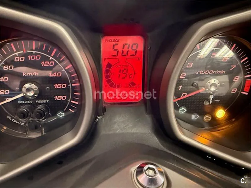 Yamaha XMAX 400 – Vista 16