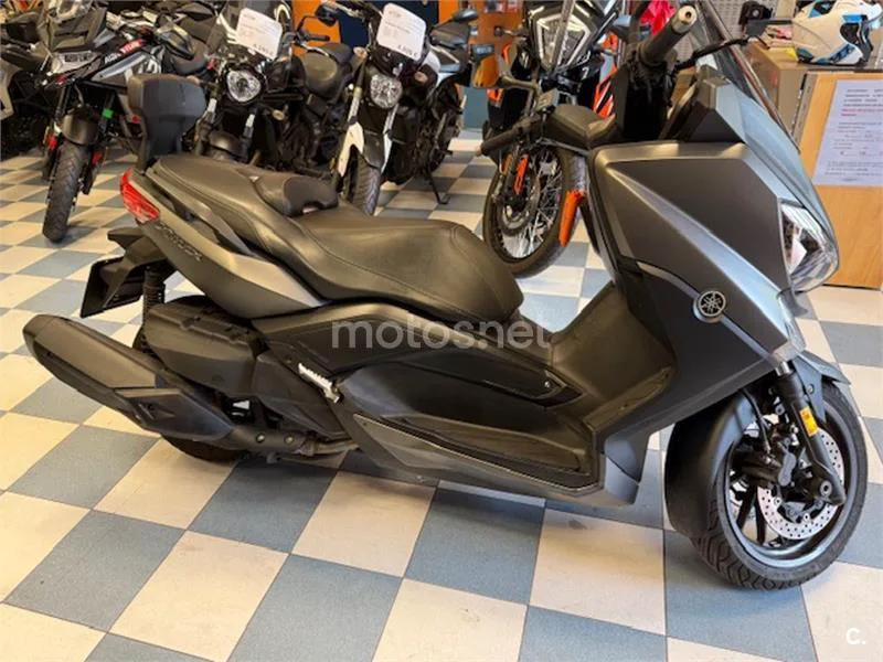 Yamaha XMAX 400 – Vista 7