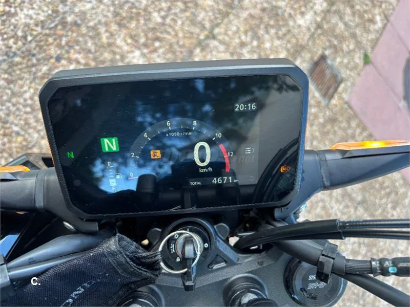 Honda CB 125 R – Vista 4