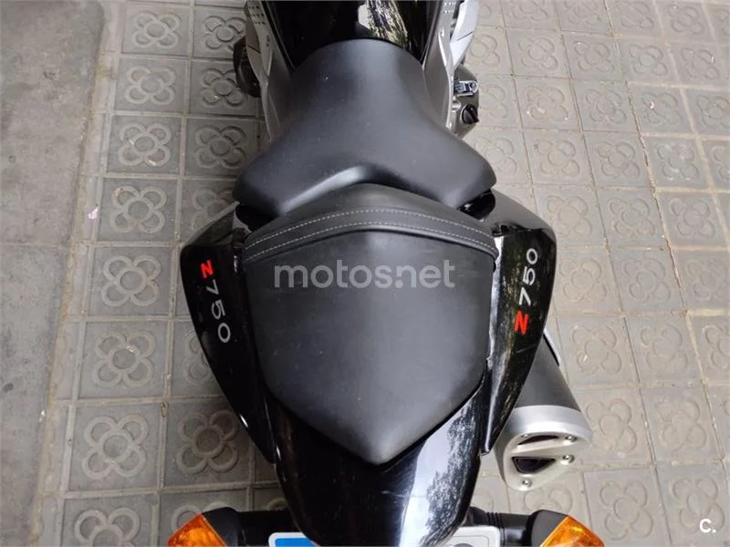 Kawasaki Z750 – Vista 14