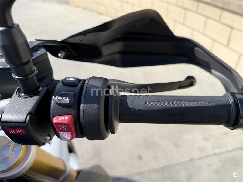 BMW F 900 R – Vista 8