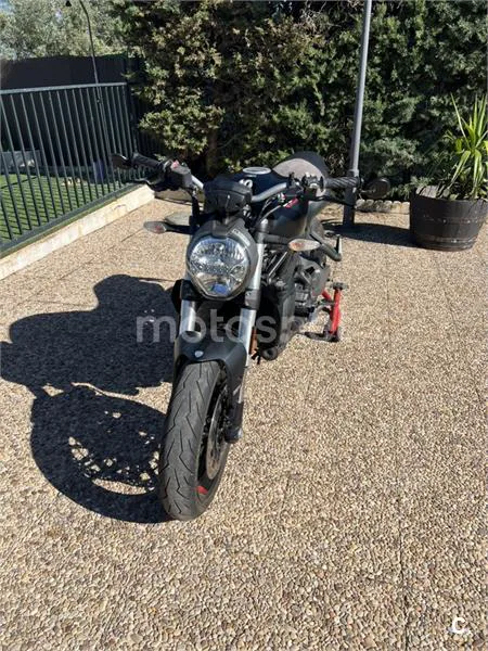 Ducati Monster 821 – Vista 3