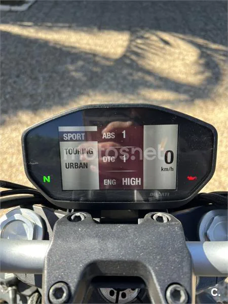 Ducati Monster 821 – Vista 5
