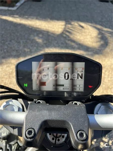 Ducati Monster 821 – Vista 6